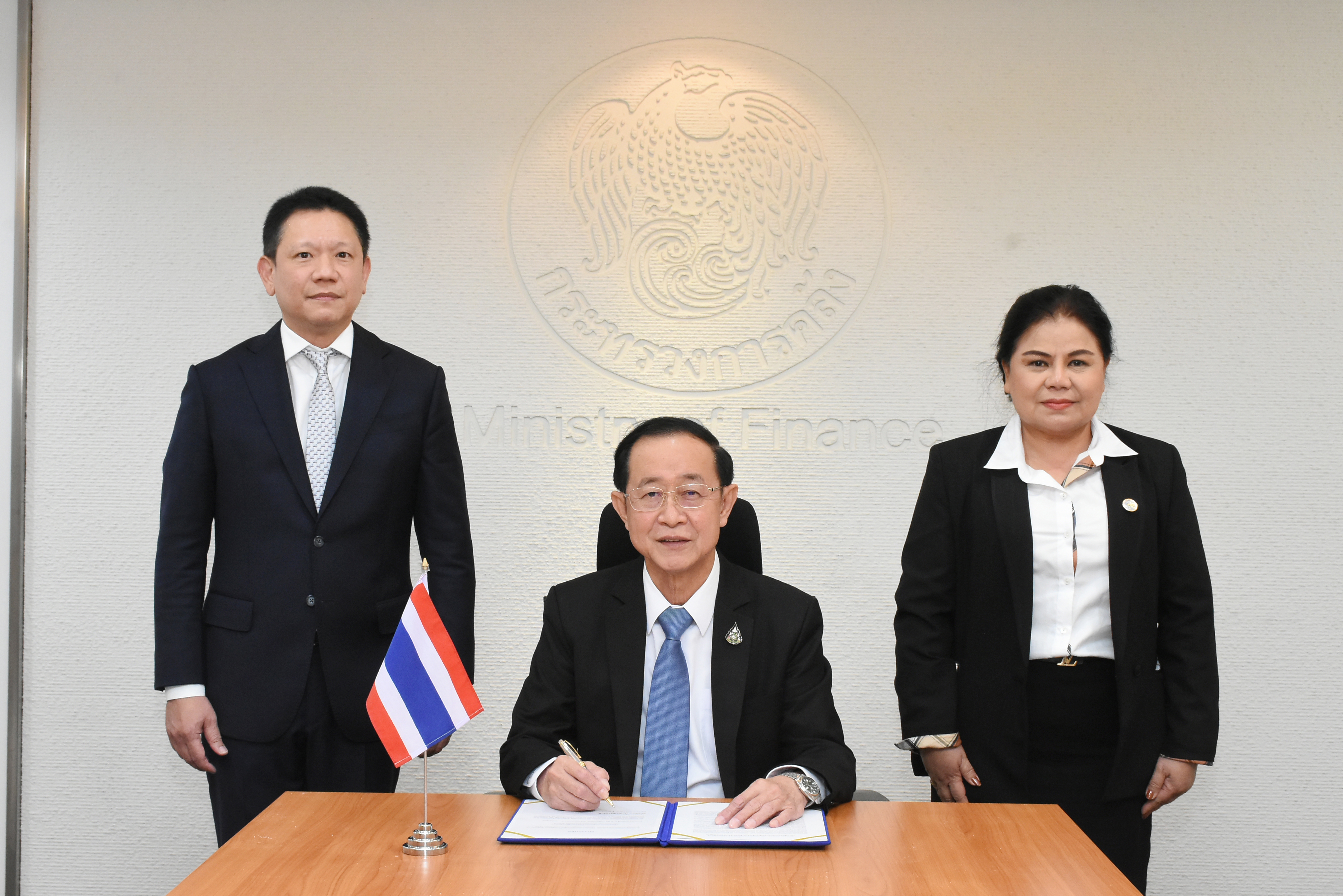 กรมสรรพากรร่วมเป็นสักขีพยานลงนามในความตกลงระหว่างประเทศในการแลกเปลี่ยนรายงานข้อมูลรายประเทศ (CbCR)