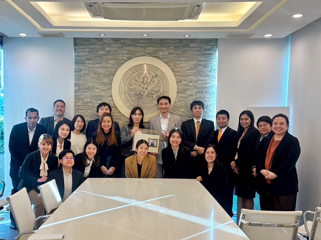 ผู้แทนสรรพากรญี่ปุ่นในการประชุมเจ้าหน้าที่ผู้มีอำนาจระหว่างกรมสรรพากรและสรรพากรญี่ปุ่นเข้าคารวะอธิบดี