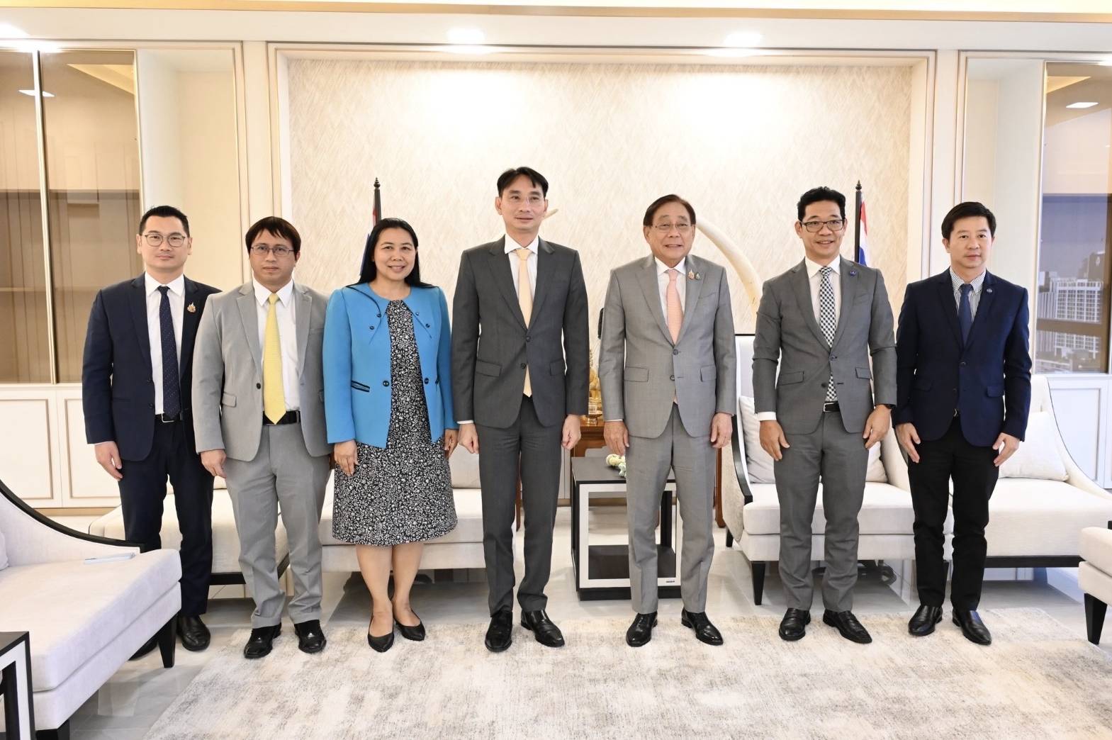 กรมสรรพากรอวยพรปีใหม่ พ.ศ. 2568 ผู้บริหารระดับสูงกระทรวงการคลัง