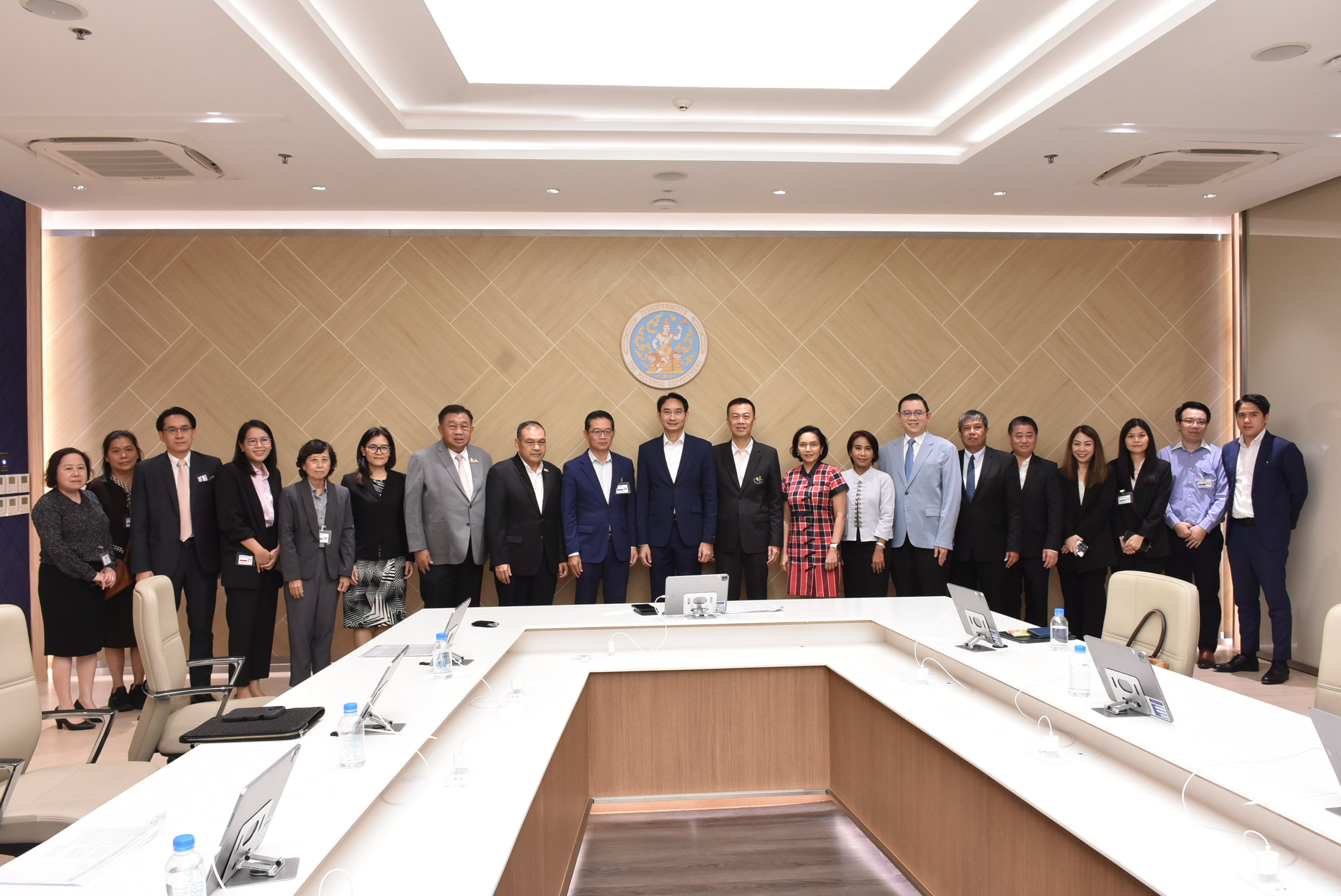 กรมสรรพากรประชุมหารือร่วมกับ กกร. เพื่อการพัฒนาการจัดเก็บภาษีและการให้บริการผู้เสียภาษี 