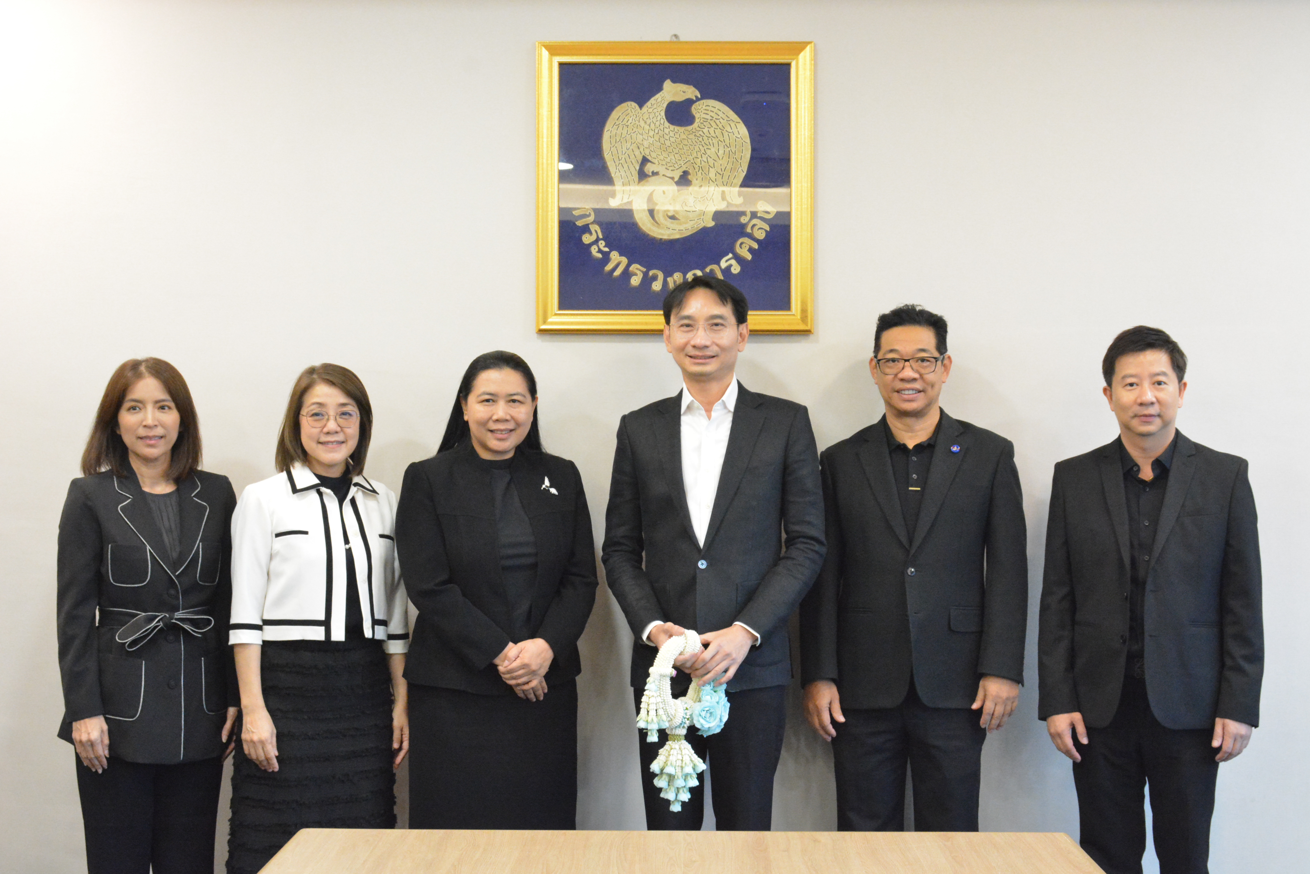 ผู้บริหารกรมสรรพากรเข้าพบรองปลัดกระทรวงการคลัง