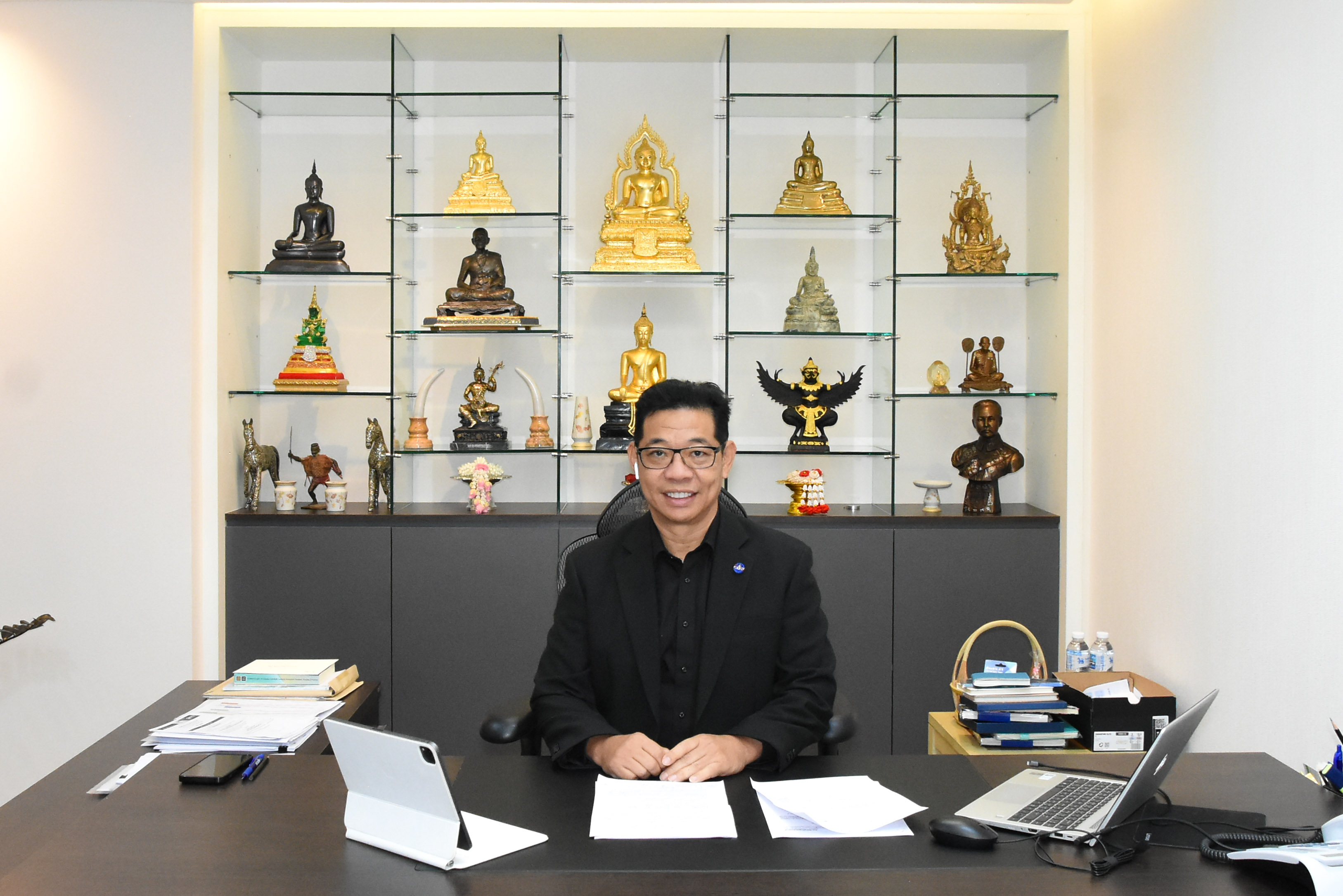 โฆษกกรมสรรพากรให้สัมภาษณ์พิเศษรายการเก็บเบี้ยใต้ถุนร้าน เรื่อง “ไฟเขียว ติดโซลาร์เซลล์บ้านลดภาษีสูงสุด 2 แสนบาท”