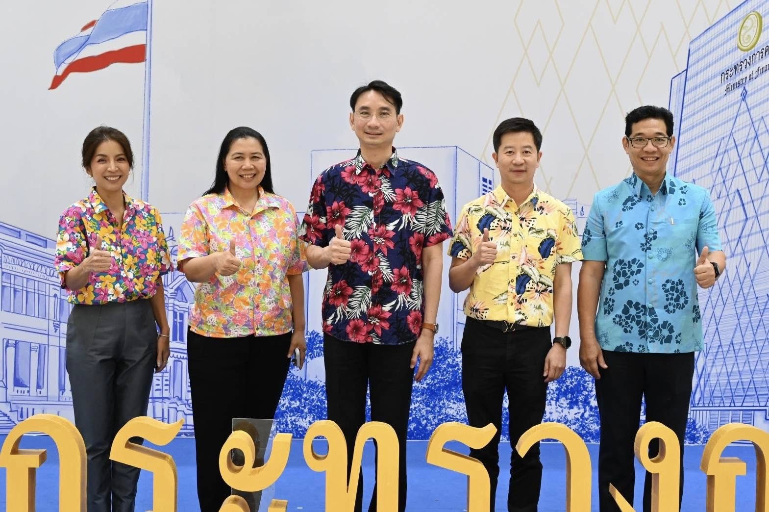กรมสรรพากรร่วมพิธีสรงน้ำพระพุทธรูป และรดน้ำผู้บริหารระดับสูงกระทรวงการคลัง เนื่องในเทศกาลวันสงกรานต์ พ.ศ. 2568 กระทรวงการคลัง