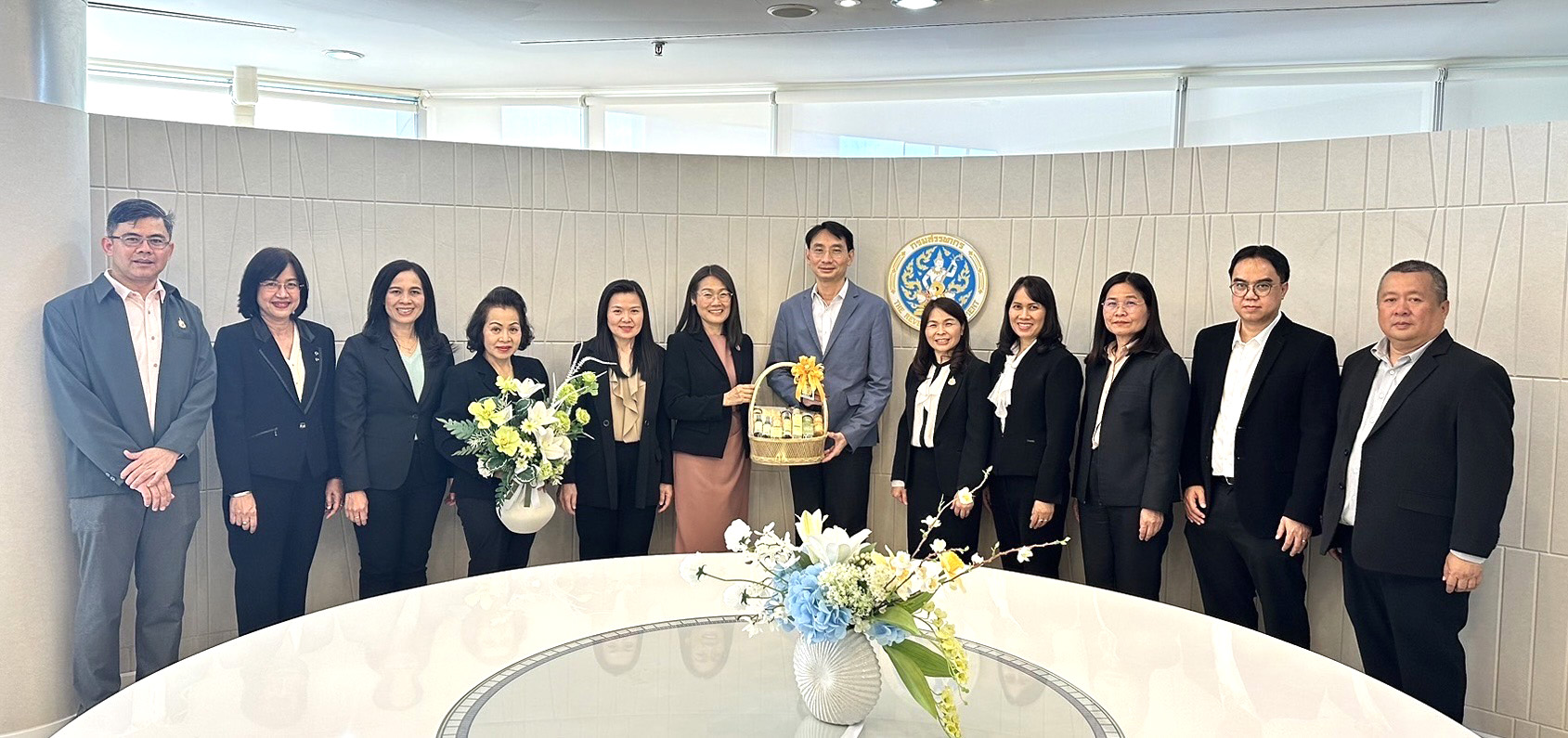 นางสาวลักขณา ต่อพล สรรพากรภาค 9 พร้อมด้วยสรรพากรพื้นที่ในสังกัด ร่วมแสดงความยินดีกับท่านอธิบดีกรมสรรพากร และผู้บริหารระดับสูง เนื่องในโอกาสเข้ารับตำแหน่ง 