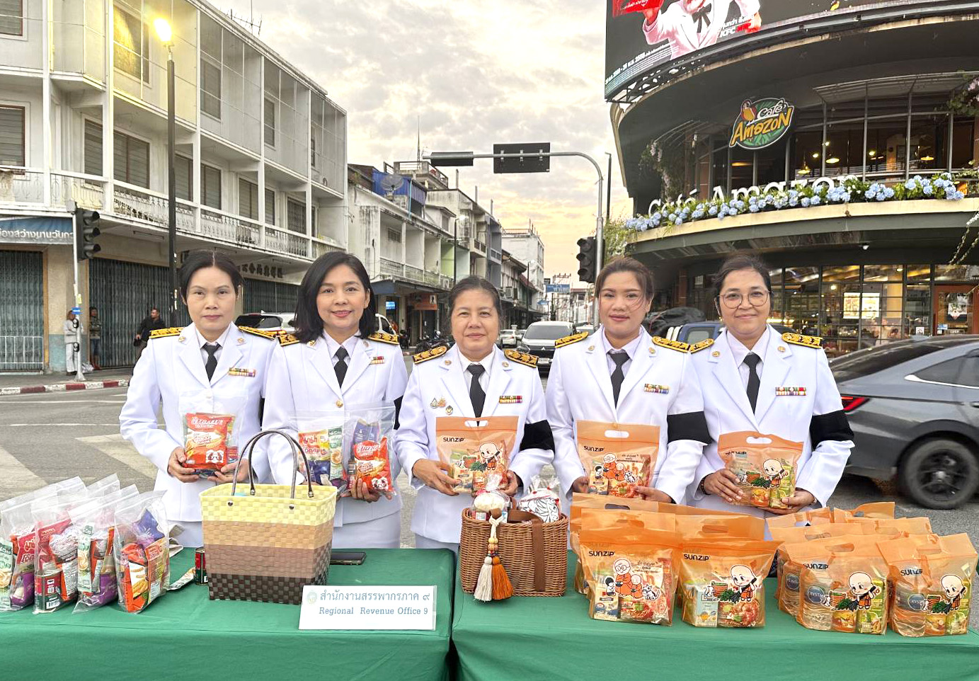 สำนักงานสรรพากรภาค 9 ร่วมพิธีทำบุญตักบาตรถวายพระราชกุศลแด่ พระบาทสมเด็จพระปรเมนทรรามาธิบดีศรีสินทรมหาวชิราวุธพระมงกุฎเกล้าเจ้าอยู่หัว พระมหาธีรราชเจ้า เนื่องในโอกาสวันคล้ายวันสวรรคตครบ 100 ปี