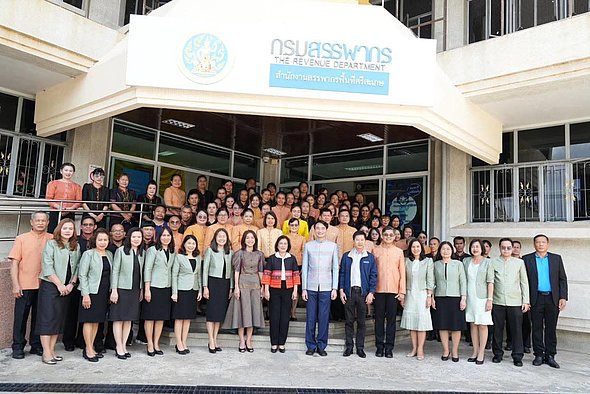 อธิบดีกรมสรรพากรตรวจเยี่ยมสำนักงานสรรพากรภาค 9 และหน่วยงานในสังกัด นายปิ่นสาย สุรัสวดี อธิบดีกรมสรรพากร พร้อมด้วยผู้บริหารกรมสรรพากร และคณะเข้าตรวจเยี่ยม สำนักงานสรรพากรพื้นที่ศรีสะเกษ สำนักงานสรรพากรพื้นที่สาขาเมืองศรีสะเกษ