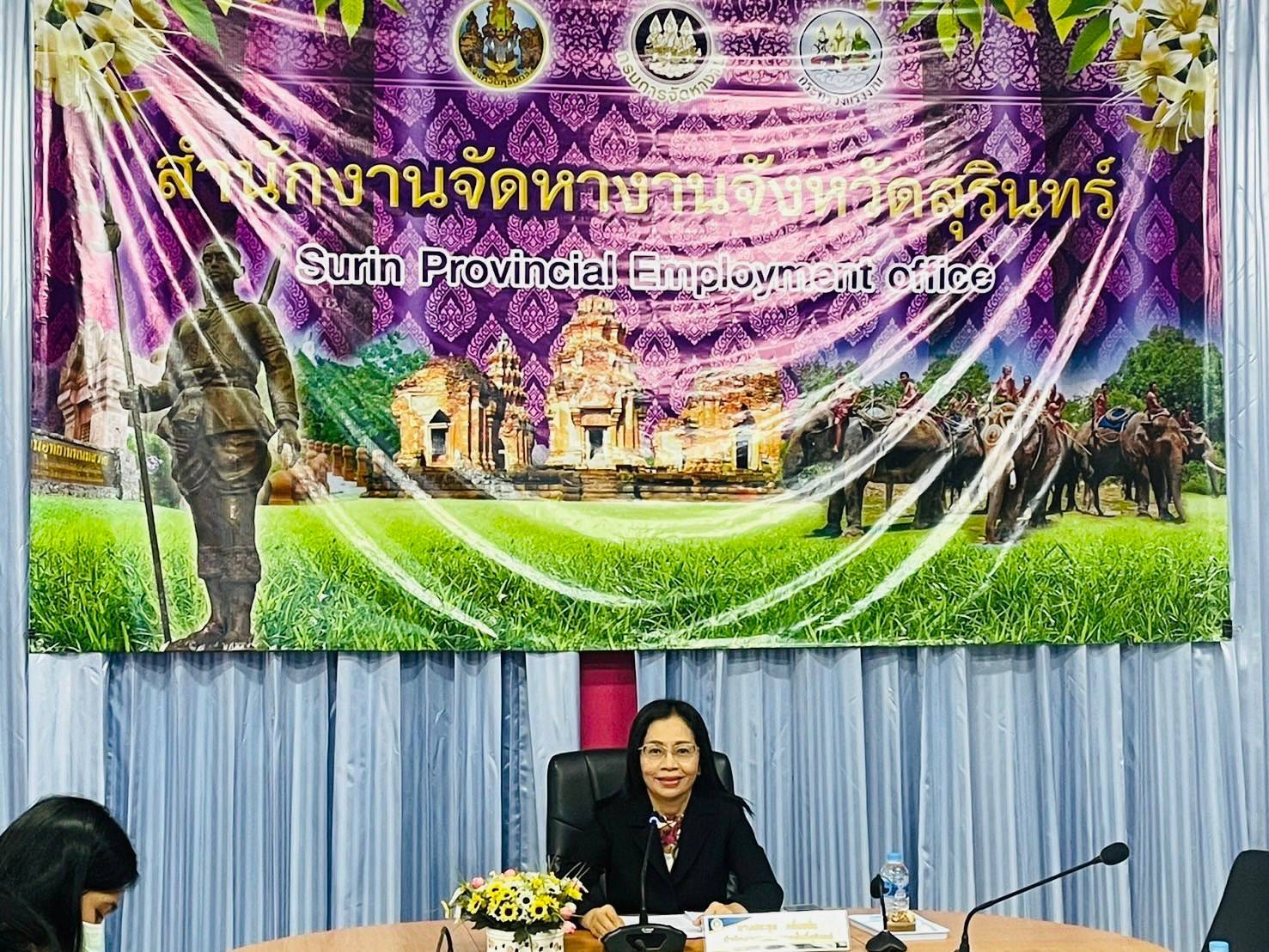 นางสาวชนาพร วงษ์พรหม สรรพากรพื้นที่สุรินทร์ มอบหมายให้เจ้าหน้าที่ในสังกัดสำนักงานสรรพากรพื้นที่สุรินทร์ เป็นวิทยากรบรรยายให้ความรู้ด้านภาษีอากร