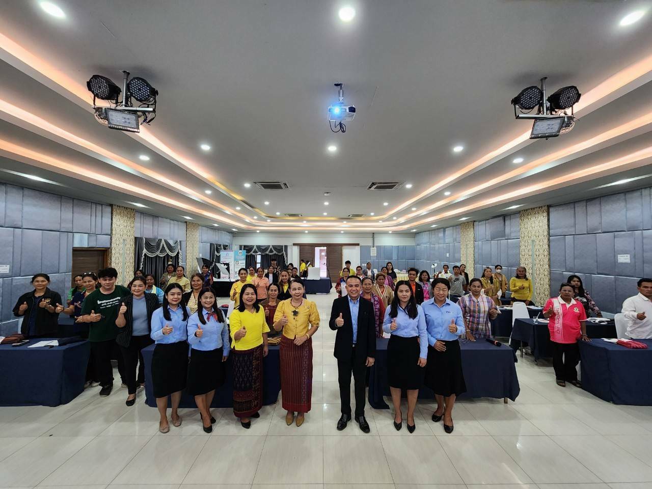 นางสาวชนาพร วงษ์พรหม สรรพากรพื้นที่สุรินทร์ มอบหมายให้บุคลากรในสังกัดสำนักงานสรรพากรพื้นที่สุรินทร์ เป็นวิทยากรบรรยายให้ความรู้แก่ผู้ประกอบการเรื่อง กฎหมาย/ระบบภาษี สำหรับผู้ขายในเว็บไซต์ตลาดออนไลน์