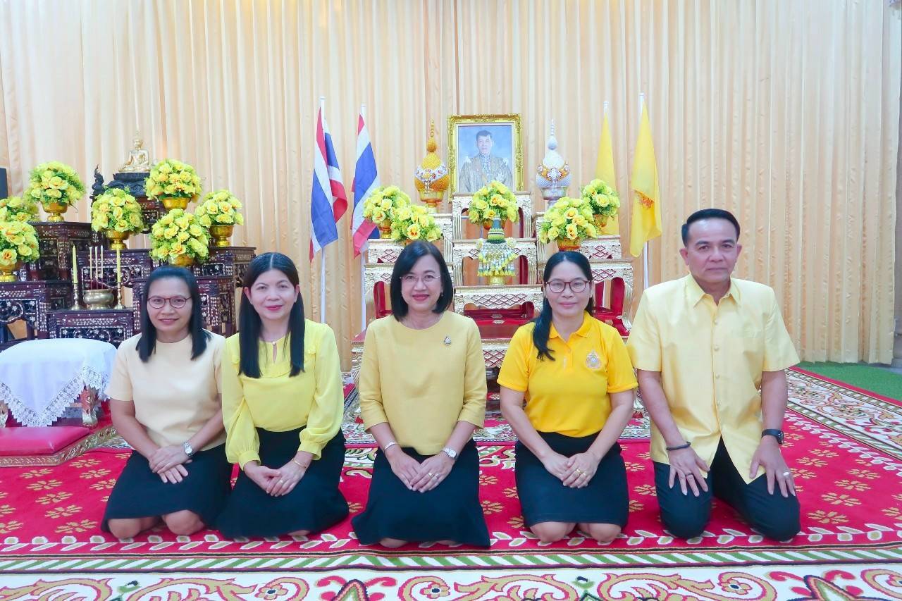 นางสาวชนาพร วงษ์พรหม สรรพากรพื้นที่สุรินทร์  พร้อมด้วยเจ้าหน้าที่ในสังกัดสำนักงานสรรพากรพื้นที่สุรินทร์  ร่วมพิธีเจริญพระพุทธมนต์เฉลิมพระเกียรติถวายพระพรชัยมงคลแด่พระบาทสมเด็จพระเจ้าอยู่หัว