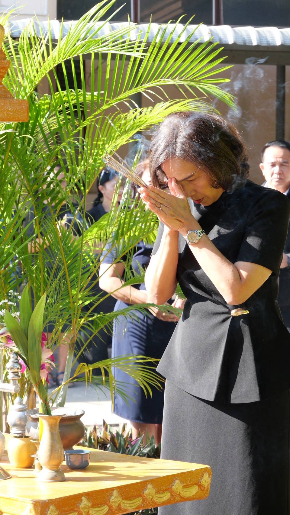 วันที่ 5 มกราคม 2569 เวลา 09.00 น. นางเปรมฤดี อุ่นจิตต สรรพากรพื้นที่สุรินทร์ พร้อมด้วยเจ้าหน้าที่ สักการะสิ่งศักดิ์สิทธิ์ประจำสำนักงาน เนื่องในเทศกาลปีใหม่ พ.ศ.2569 เพื่อความเป็นสิริมงคล เป็นขวัญและกำลังใจแก่เจ้าหน้าที่ผู้ปฏิบัติงาน