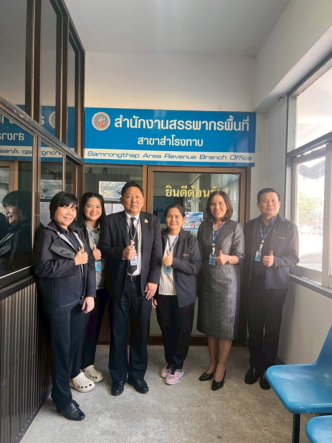 นางเปรมฤดี อุ่นจิตต สรรพากรพื้นที่สุรินทร์ พร้อมด้วยข้าราชการ พนักงานราชการ และลูกจ้างในสังกัดสำนักงานสรรพากรพื้นที่สุรินทร์ ให้การต้อนรับและรับการตรวจราชการจากคณะตรวจราชการกรมสรรพากร (งานตรวจราชการ 5) นำโดยนายอาทิตย์ ศรัทธาวรสิทธิ์ ผู้ตรวจราชการกรมสรรพากร พร้อมคณะ เข้าตรวจราชการ ณ สำนักงานสรรพากรพื้นที่สุรินทร์ และสำนักงานสรรพากรพื้นที่สาขาสังขะ พร้อมตรวจเยี่ยมสำนักงานสรรพากรพื้นที่สาขาในสังกัดสำนักงานสรรพากรพื้นที่สุรินทร์ และแนะนำโครงการพัฒนาคุณภาพชีวิตบุคลากรกรมสรรพากร ปีงบประมาณ พ.ศ. 2569 รวมทั้งแนะนำวิธีการเสริมสร้างสุขภาพกาย สุขภาพจิต เพื่อสร้างขวัญกำลังใจ รับทราบปัญหา อุปสรรค และชี้แนะแนวทางในการปฏิบัติงานให้มีประสิทธิภาพ เพื่อพัฒนามาตรฐานการบริการ การบริหารการจัดเก็บภาษีให้บรรลุเป้าหมายตามที่กรมสรรพากรกำหนด ในระหว่างวันที่ 3 - 6 กุมภาพันธ์ 2569