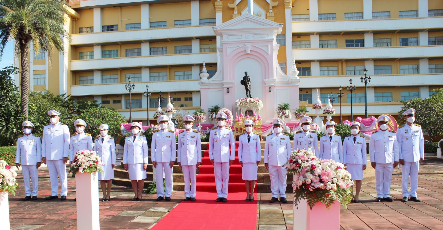 ร่วมประกอบพิธีวางพวงมาลาเนื่องในวันปิยมหาราช