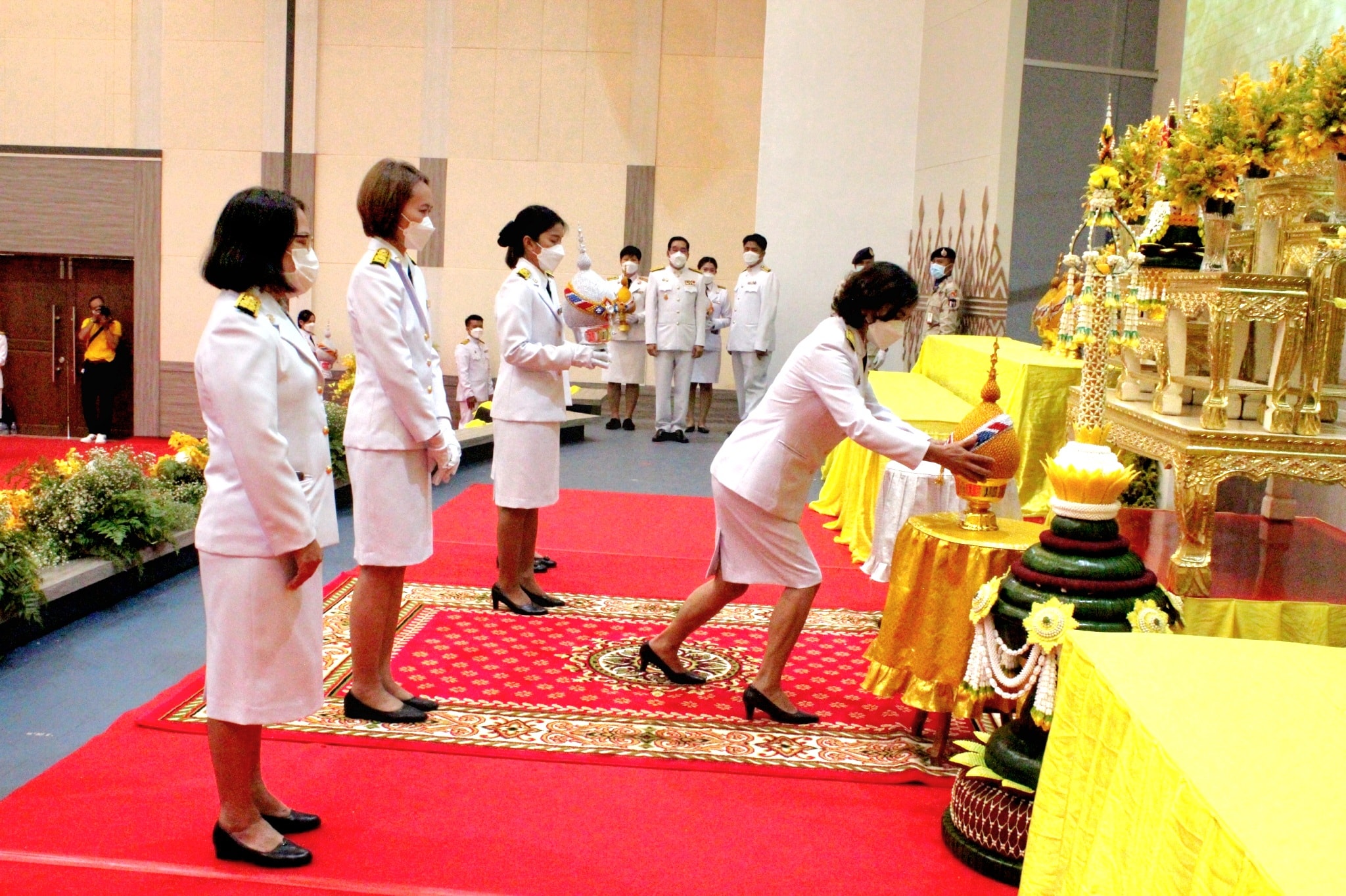 สรรพากรพื้นที่อุดรธานี พร้อมด้วยคณะเจ้าหน้าที่ร่วมพิธีถวายเครื่องราชสักการะและวางพานพุ่ม พระบาทสมเด็จพระปรเมนทรรามาธิบดีศรีสินทรมหาวชิราลงกรณ พระวชิรเกล้าเจ้าอยู่หัว เนื่องในวันเฉลิมพระชนมพรรษา