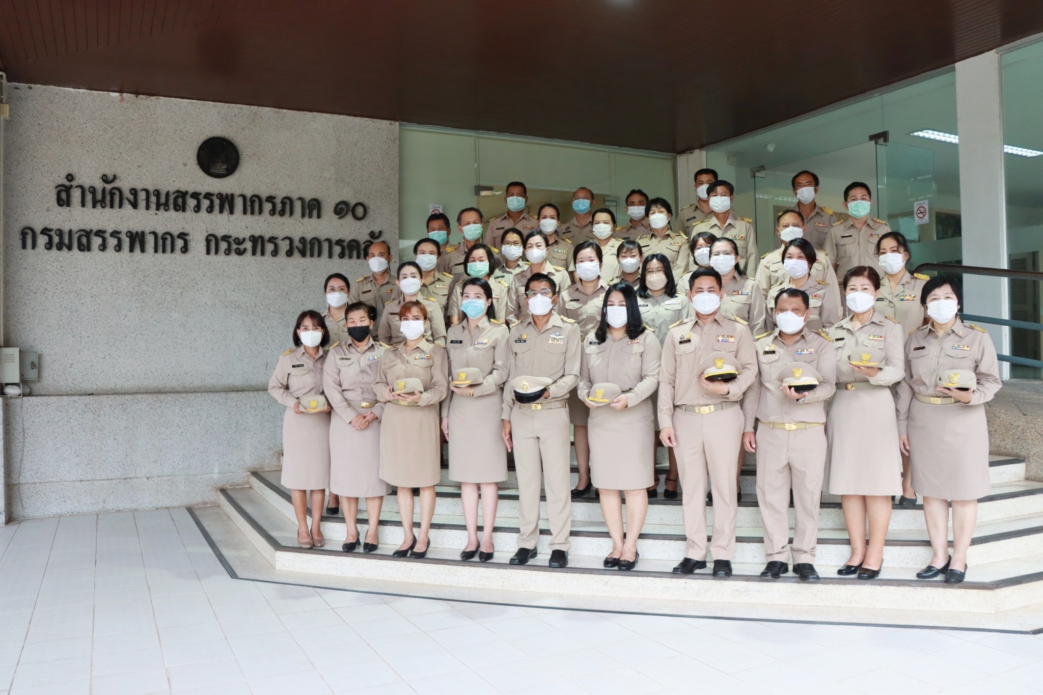 สรรพากรพื้นที่อุดรธานี มอบหมายให้นางสาวพรรณี เล้าลือชัย นักวิชาการสรรพากรชำนาญการพิเศษ พร้อมด้วยคณะเจ้าหน้าที่ส่วนบริหารงานทั่วไป เข้าร่วมกิจกรรมเคารพธงชาติ ร้องเพลงชาติไทย และสวดมนต์ไหว้พระเนื่องในวันพระราชทานธงชาติไทย 28 กันยายน (Thai National Flag Day)