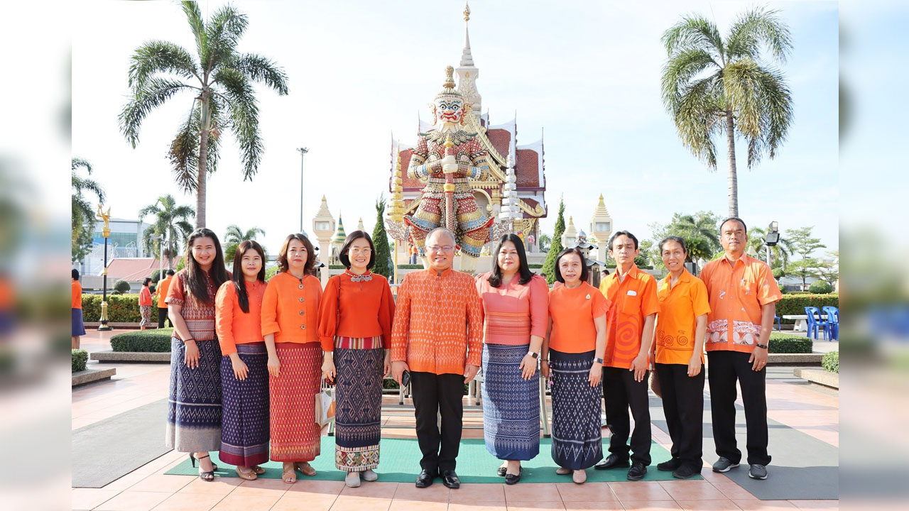 สรรพากรพื้นที่อุดรธานี พร้อมด้วยคณะผู้บริหาร และนายอาทร ศรีเชียงสา สรรพากรภาค 10 ร่วมในพิธีบวงสรวงสิ่งศักดิ์สิทธิ์คู่บ้านคู่เมืองของจังหวัดอุดรธานี