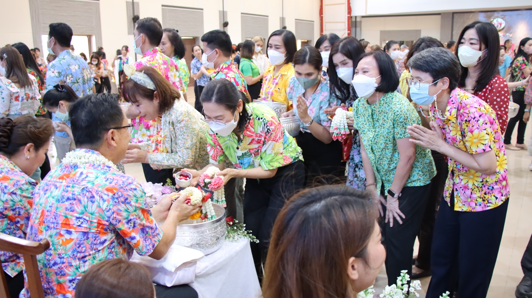 สรรพากรพื้นที่อุดรธานี พร้อมด้วยคณะผู้บริหารร่วมรดน้ำดำหัวนายวันชัย คงเกษม ผู้ว่าราชการจังหวัดอุดรธานี พร้อมด้วยภริยา เนื่องในโอกาสเทศกาลวันสงกรานต์ 