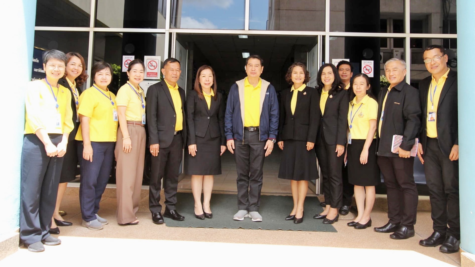 นางสาวอรุณีย์ วิศิษฐ์ชัยนนท์ สรรพากรพื้นที่อุดรธานี พร้อมด้วยคณะผู้บริหารและเจ้าหน้าที่ ได้ให้การต้อนรับนายพงษ์ศักดิ์ เมธาพิพัฒน์ รองอธิบดีกรมสรรพากร รักษาการในตำแหน่งที่ปรึกษาด้านยุทธศาสตร์การจัดเก็บภาษี