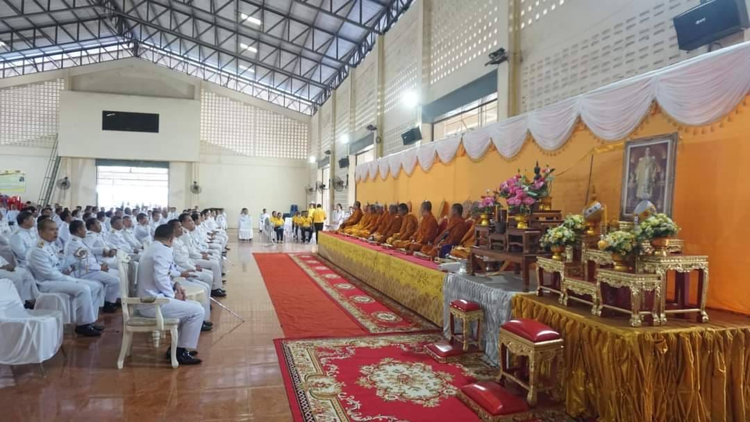 สำนักงานสรรพากรพื้นที่สาขาในสังกัดสำนักงานสรรพากรพื้นที่อุดรธานี ร่วมกิจกรรมทำบุญตักบาตรแด่พระสงฆ์-สามเณร และพิธีวางพวงมาลา เนื่องในวันนวมินทรมหาราช