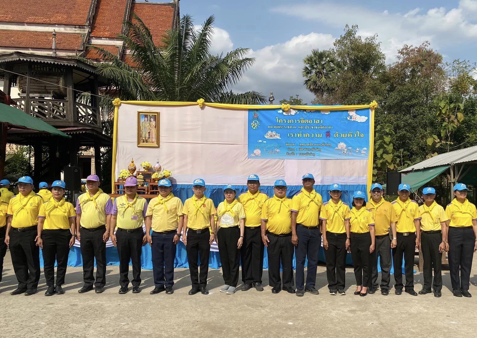 สรรพากรพื้นที่หนองบัวลำภูร่วมกิจกรรมจิตอาสาพัฒนาทำความสะอาดบ่อน้ำศักดิ์สิทธิ์และศาสนสถาน เนื่องในวันพ่อขุนรามคำแหงมหาราช และวันสมเด็จพระนเรศวรมหาราช ณ วัดศรีคูณเมือง ตำบลลำภู อำเภอเมืองหนองบัวลำภู