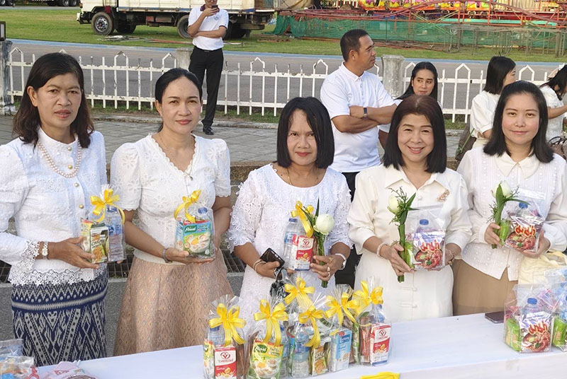 พิธีทำบุญตักบาตร เนื่องในวันเปิดงานสมโภชพระพุทธนิรโรคันตรายชัยวัฒน์จตุรทิศ ประจำปี 2568